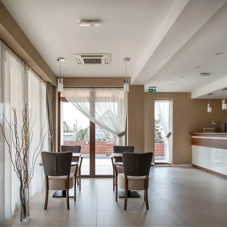 Doresz Wellness Panzio 住宿加早餐酒店 Újhartyán